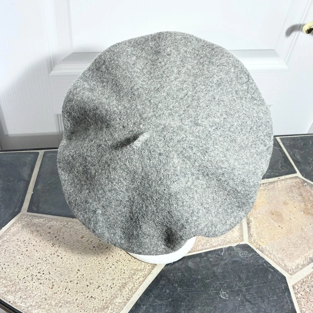NEW Y2K Betmar Pure New Wool Gray Beret Woolmark Certified